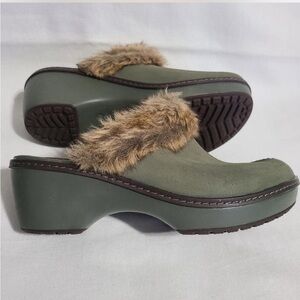 CROCS Women's Fur-Lined Clogs in Green